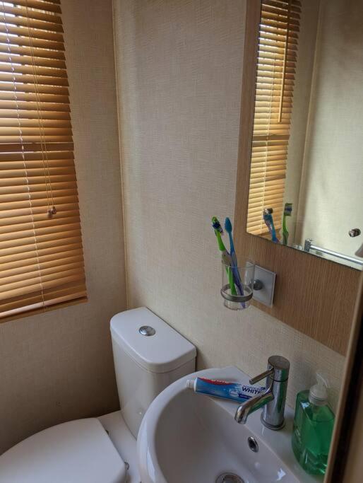 6 Berth Holiday Home On Ocean Edge Near Morecambe Heysham Exterior foto